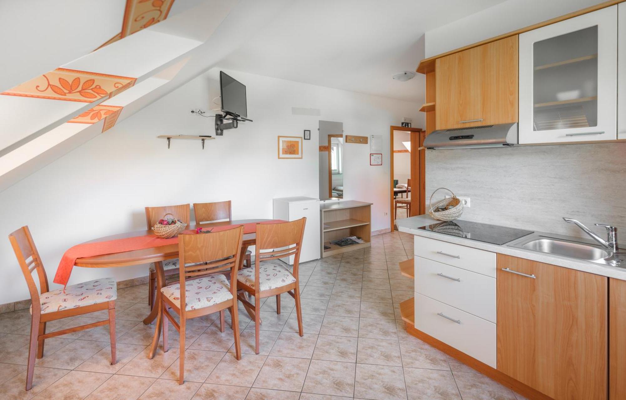Apartments Suster Stari Trg ob Kolpi Exterior photo
